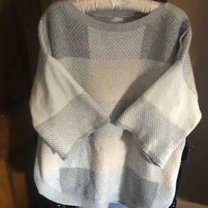 Women’s medium weight sweater, 3/4 sleeve with buttons in one side of shoulder